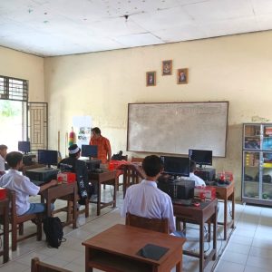 Suasana workhsop motivasi dan growth mindset yang digelar Sekolah Vokasi IPB University di SMKS Bhineka Karya 5 Boyolali
